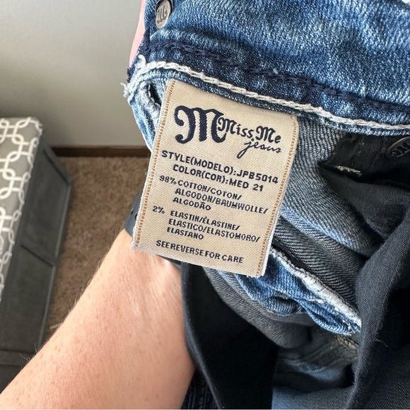 Miss Me Blue Straight Distressed Low/Mid Rise Capris/Short Jeans Waist Size 28 - Picture 15 of 16